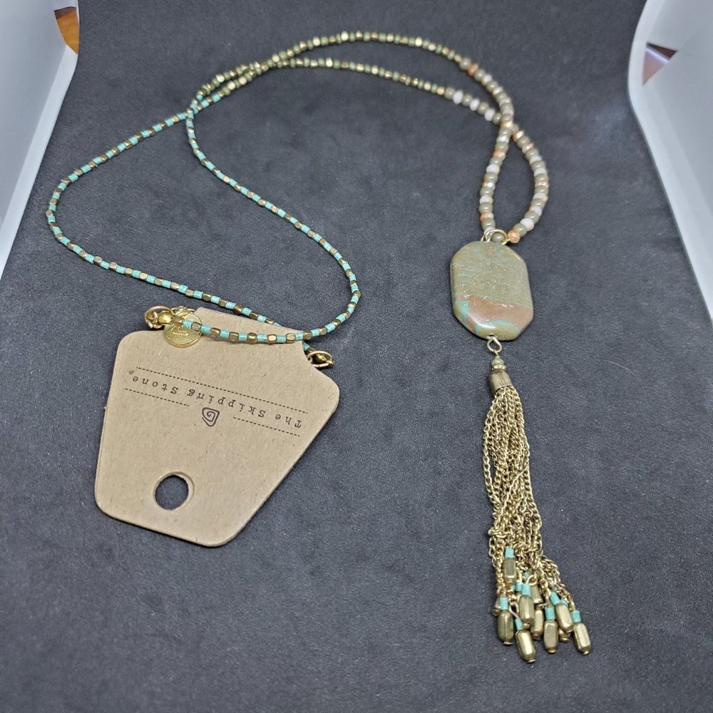 The Skipping Stone Necklace Cabochon and Agate 30"